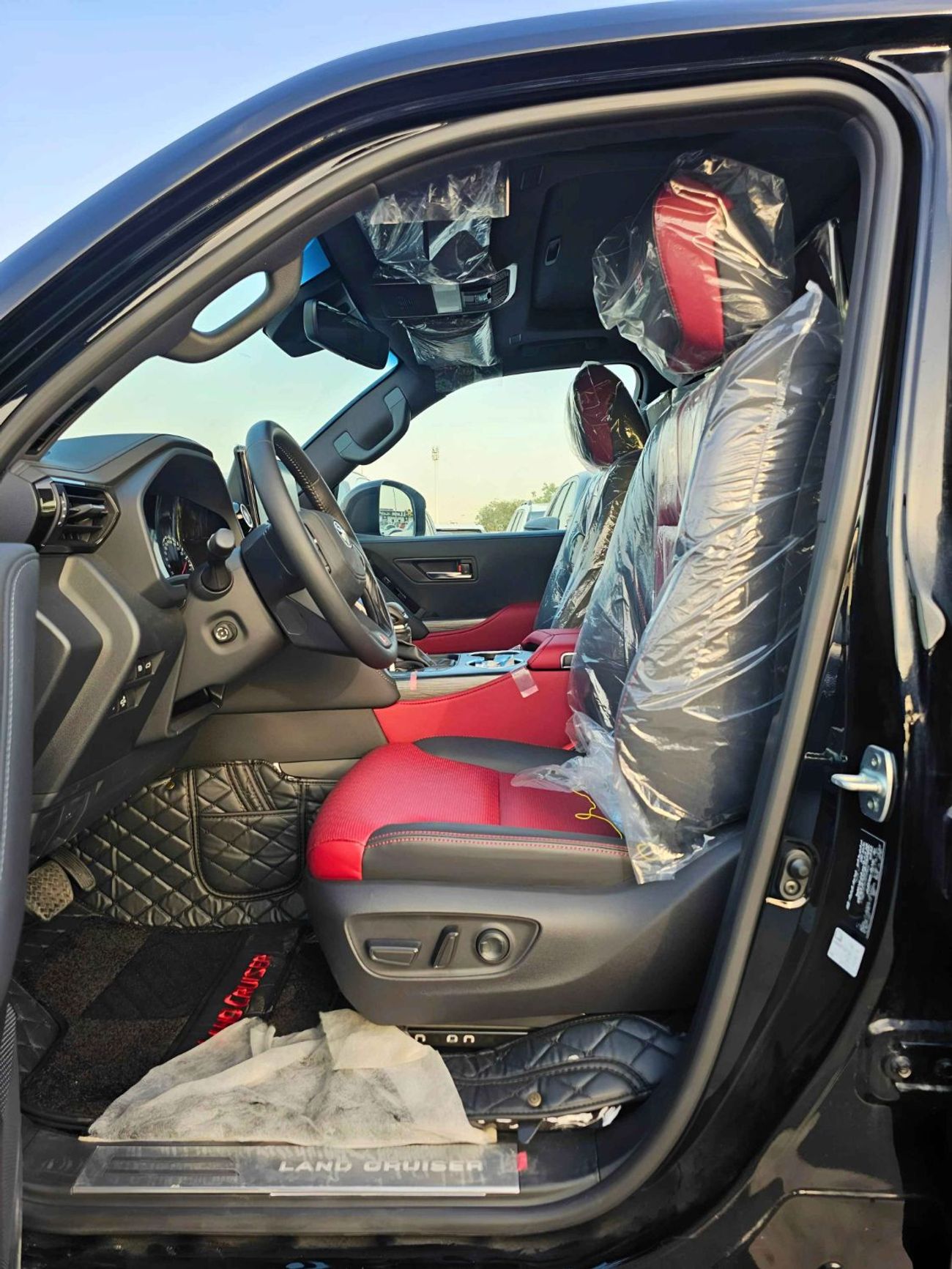 Toyota Land Cruiser GR SPORT || 3.3L Diesel V6 / RADAR / BIG DVD / REAR ENTERTAINMENT DVD / COOL BOX (CODE#LCDGR)