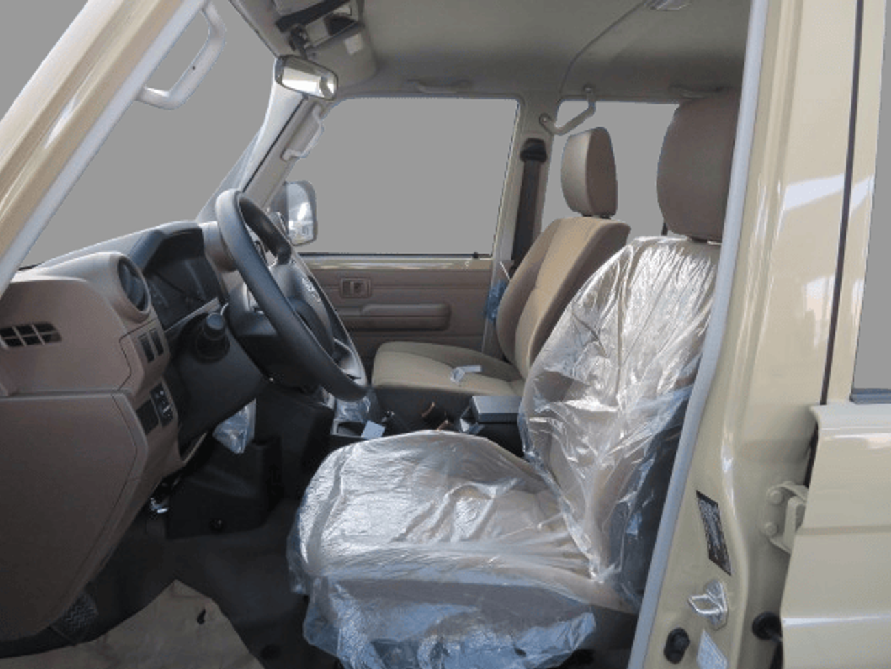 تويوتا لاند كروزر بيك آب LC79 4.0L D/C STD-E AT