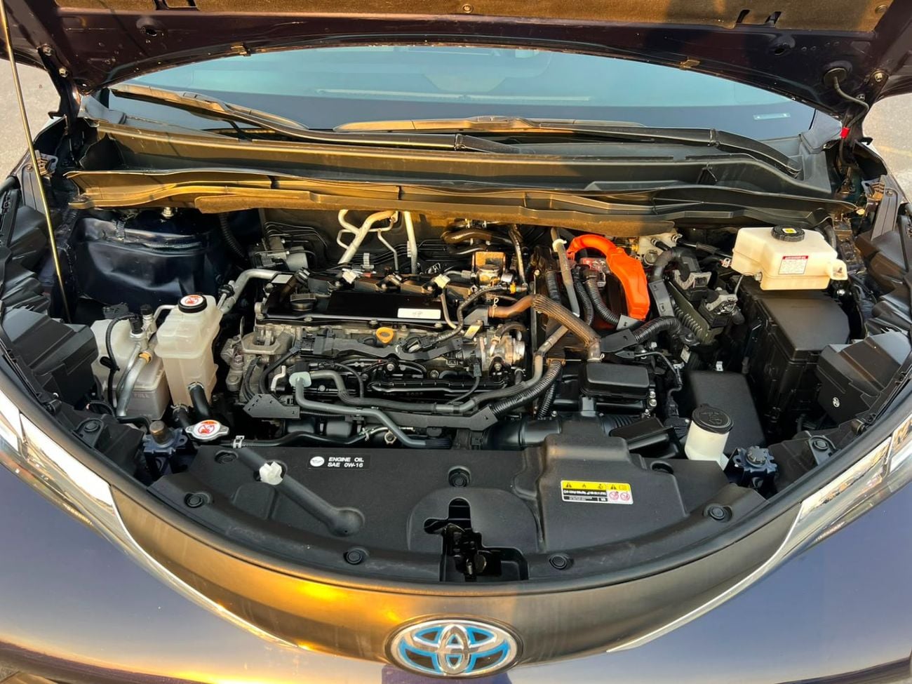 تويوتا سيينا  2024 Toyota Sienna XLE Hybrid Full Option 2.5L V4 - 7 Seater Doors Full Auto With Radar - Rear Camer