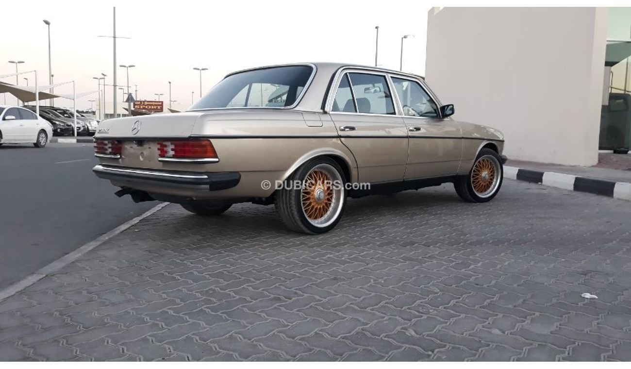 Mercedes-Benz 230 E 1984 Mercedes Full options with sunroof A.C. Manuel Gear