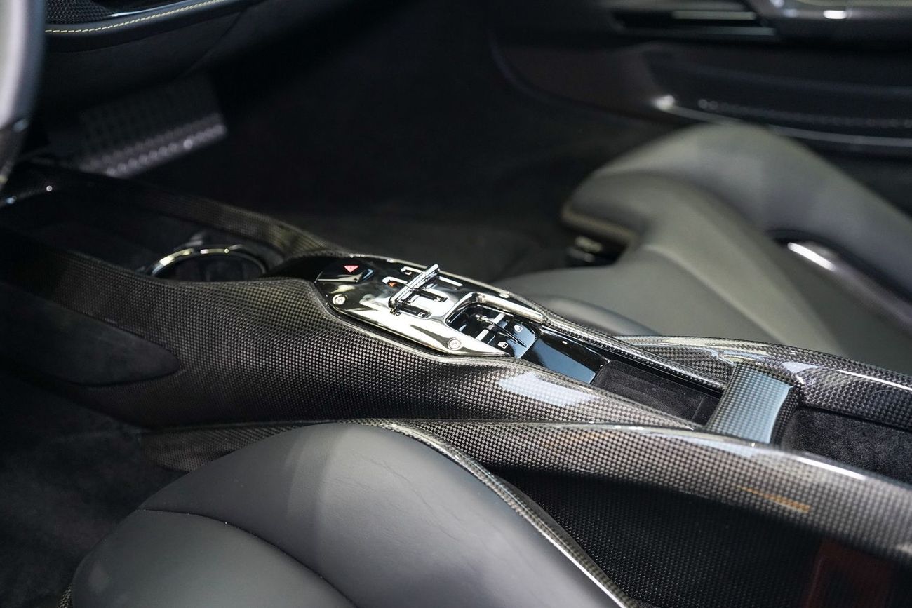 فيراري SF90 ستراديل ASSETTO FIORANO