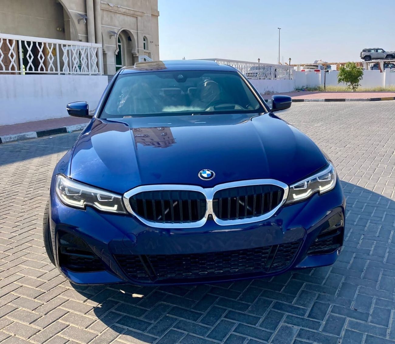 BMW 330i X drive exclusive very low km