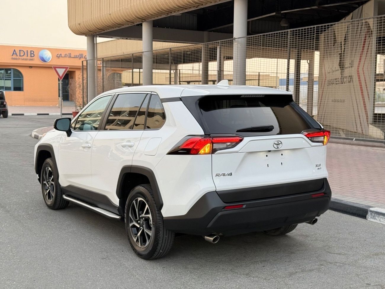 تويوتا راف ٤ 2024 XLE 4WD LEATHER SEATS 2.5 CANADA SPEC