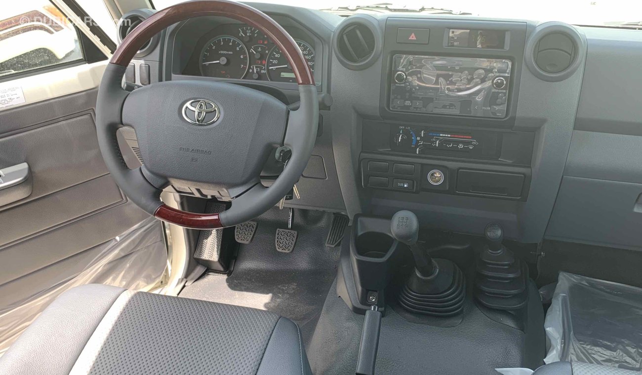 Toyota Land Cruiser Pick Up V6 - PETROL - SINGLE-CAB -- WINSH - DIFLOCK -AIRBAG - ABS - POWER WINDOW - LEATHER SEATS