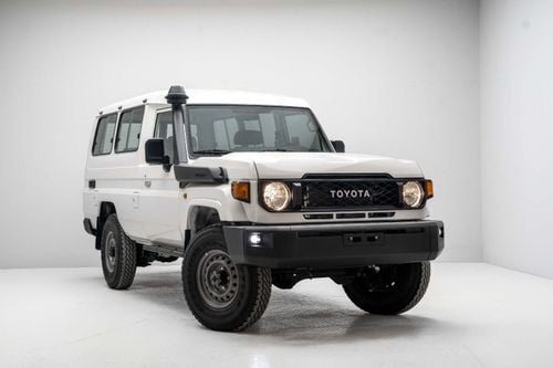 تويوتا لاند كروزر 70 LC 78 HARDTOP 4.0L AT - White Inside Bluish Grey | Export Only