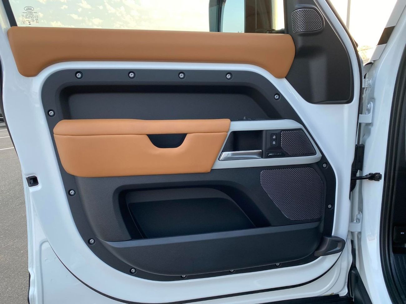 Land Rover Defender GCC SPEC 22 INCH RIMS GCC SPEC UNDER WARRANTY