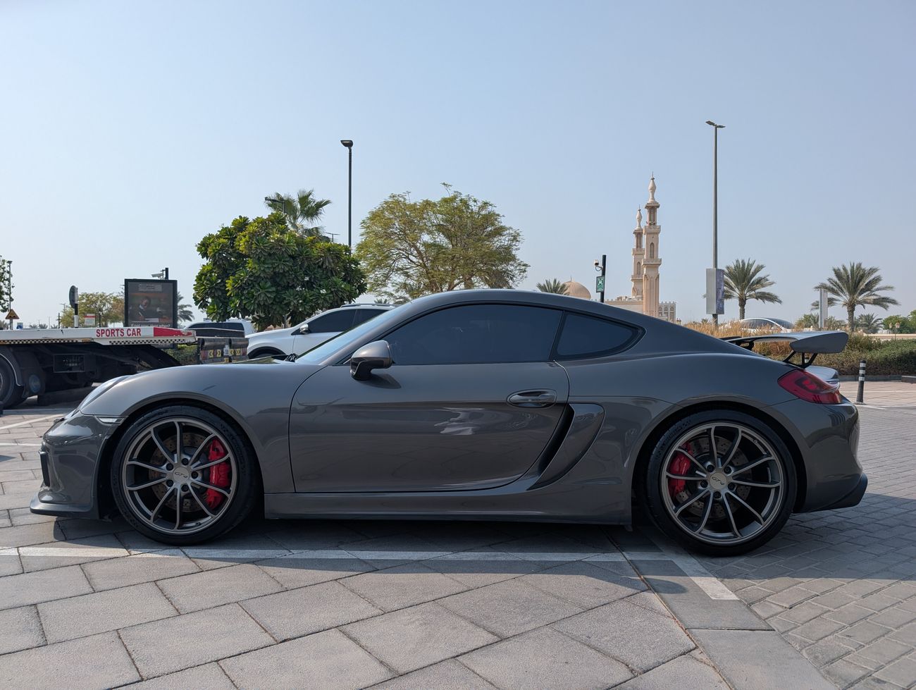 Porsche Cayman GT4