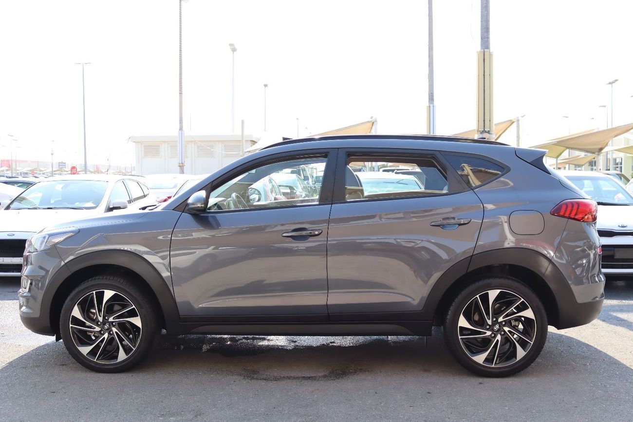 Hyundai Tucson GL ACCIDENTS FREE - GCC - ENGINE 1600 CC - PERFECT CONDITION INSIDE OUT - PANORAMIC SUNROOF