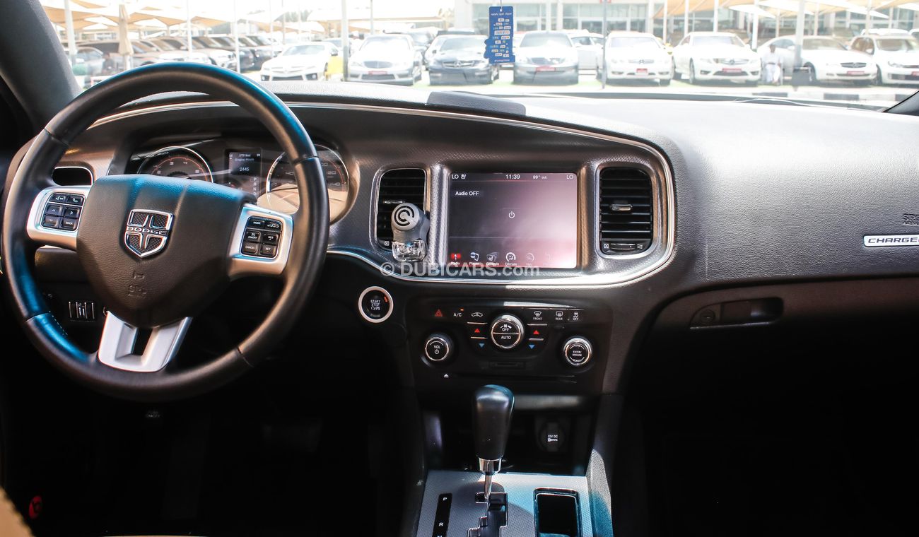 دودج تشارجر 2013 Hemi Rt Full options American specs sunroof DVD camera leather interiors
