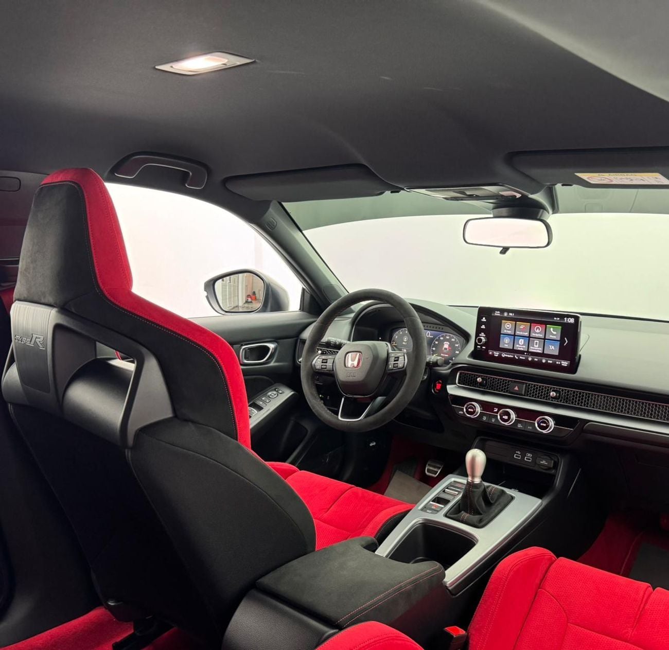 هوندا سيفيك تايب آر 2.0L MT 2025 Honda Civic Type R, 2030 Honda Warranty and Service Pack, Excellent Condition, GCC