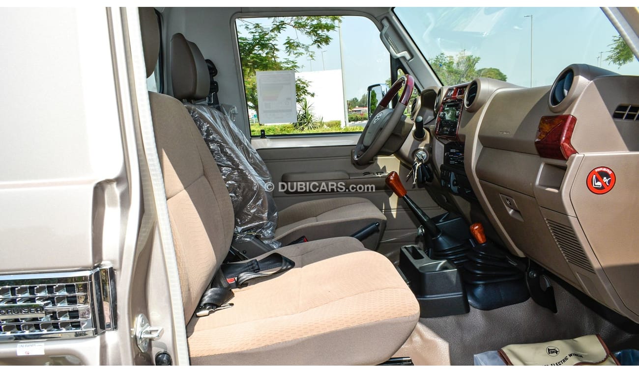 تويوتا لاند كروزر بيك آب 4.0L V6 Petrol