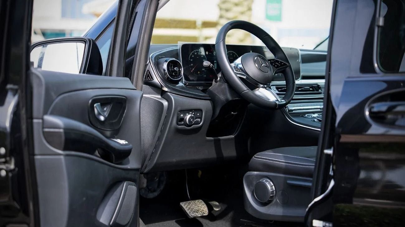 Mercedes Benz V300 2025 Mercedes-Benz V300 Extra Long (6 + 2 Seating) 2.0L 4-Cyl Petrol A/T RWD 4x2 Export Only