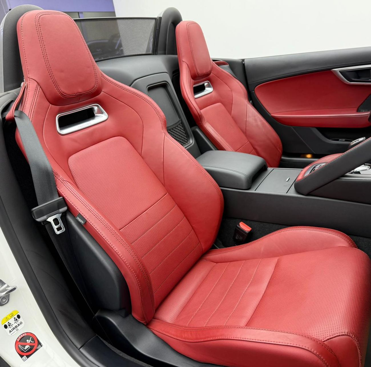 جاكوار F Type R-Dynamic 3.0L (380 HP) Convertible 2018 Jaguar F-Type R-Dynamic, 2027 Jaguar Service Pack, Fully Lo