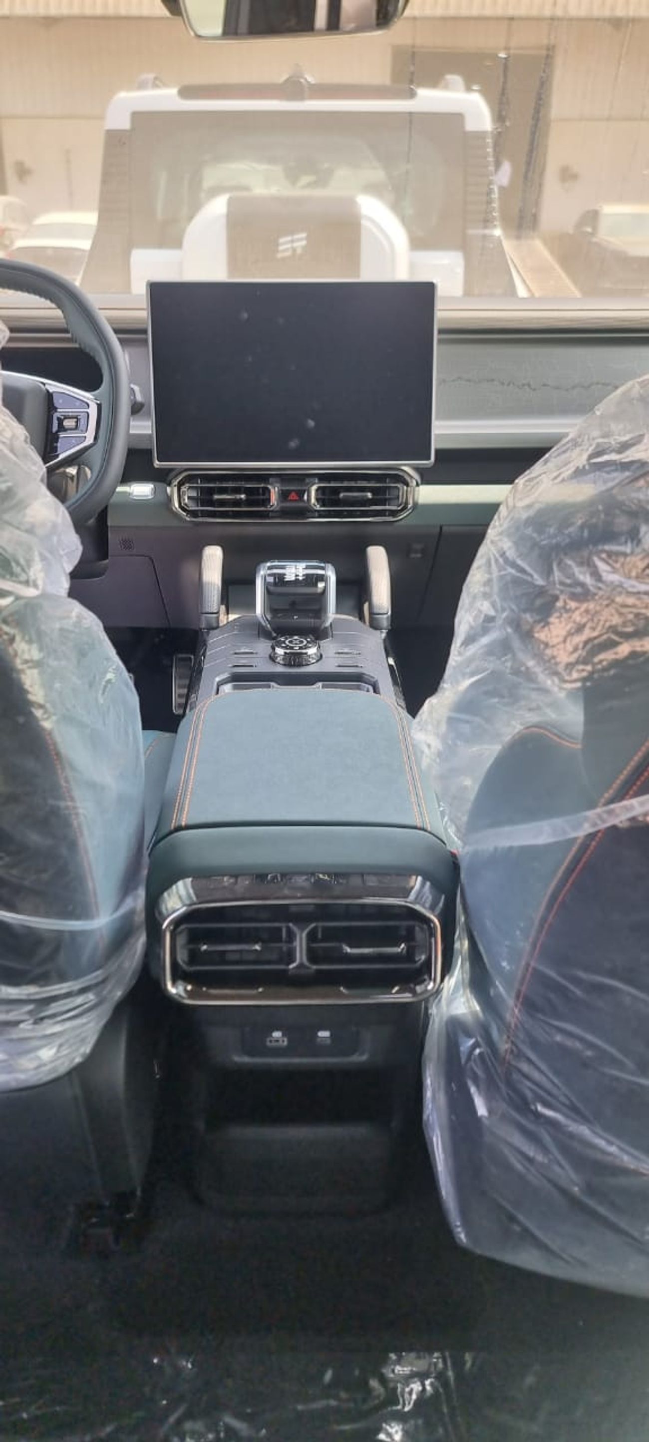 جيتور T2 2.0T 8AT FULL OPTION  2025 GCC SPECS (EXPORT ONLY)