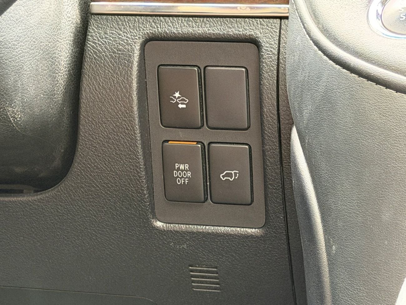 تويوتا لاند كروزر VXR+ 5.7L