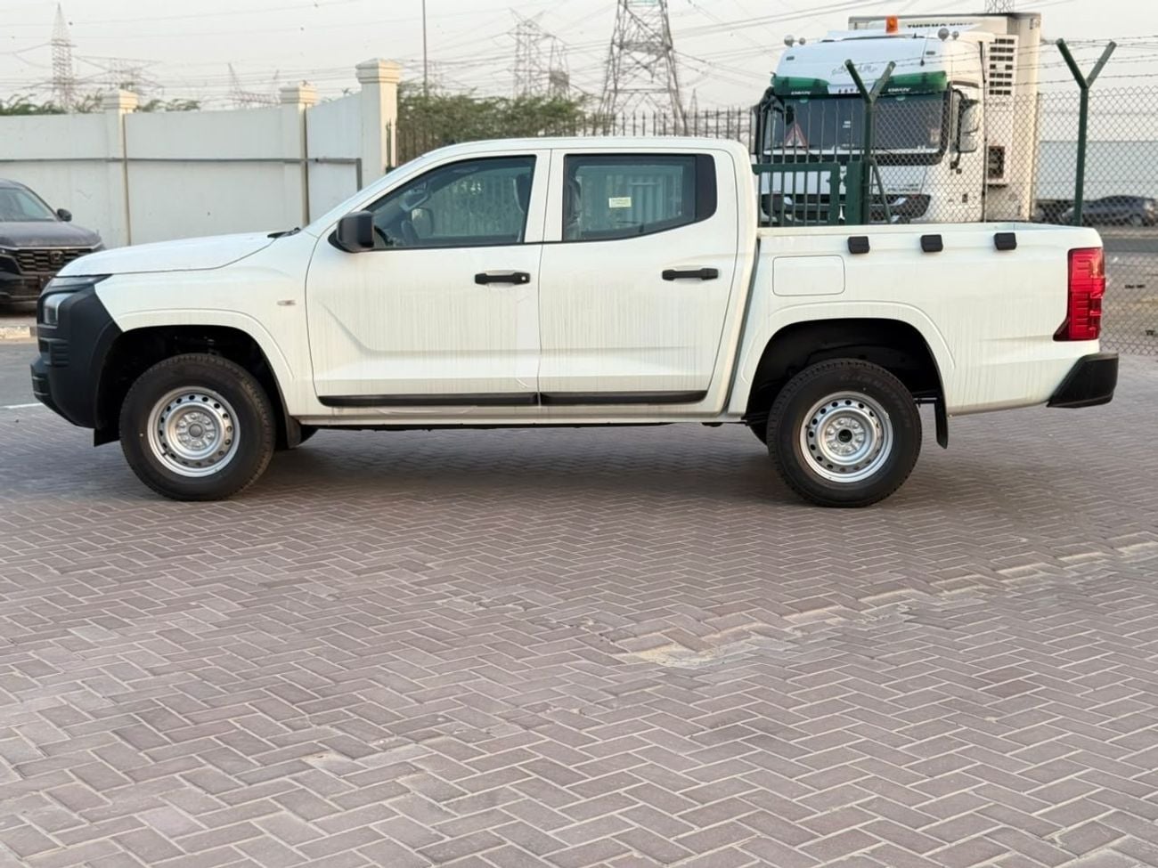 ميتسوبيشي L200 2.4 Petrol manual ميتسوبيشي L200 2.4 لتر بنزين ناقل حركة يدوي 2027