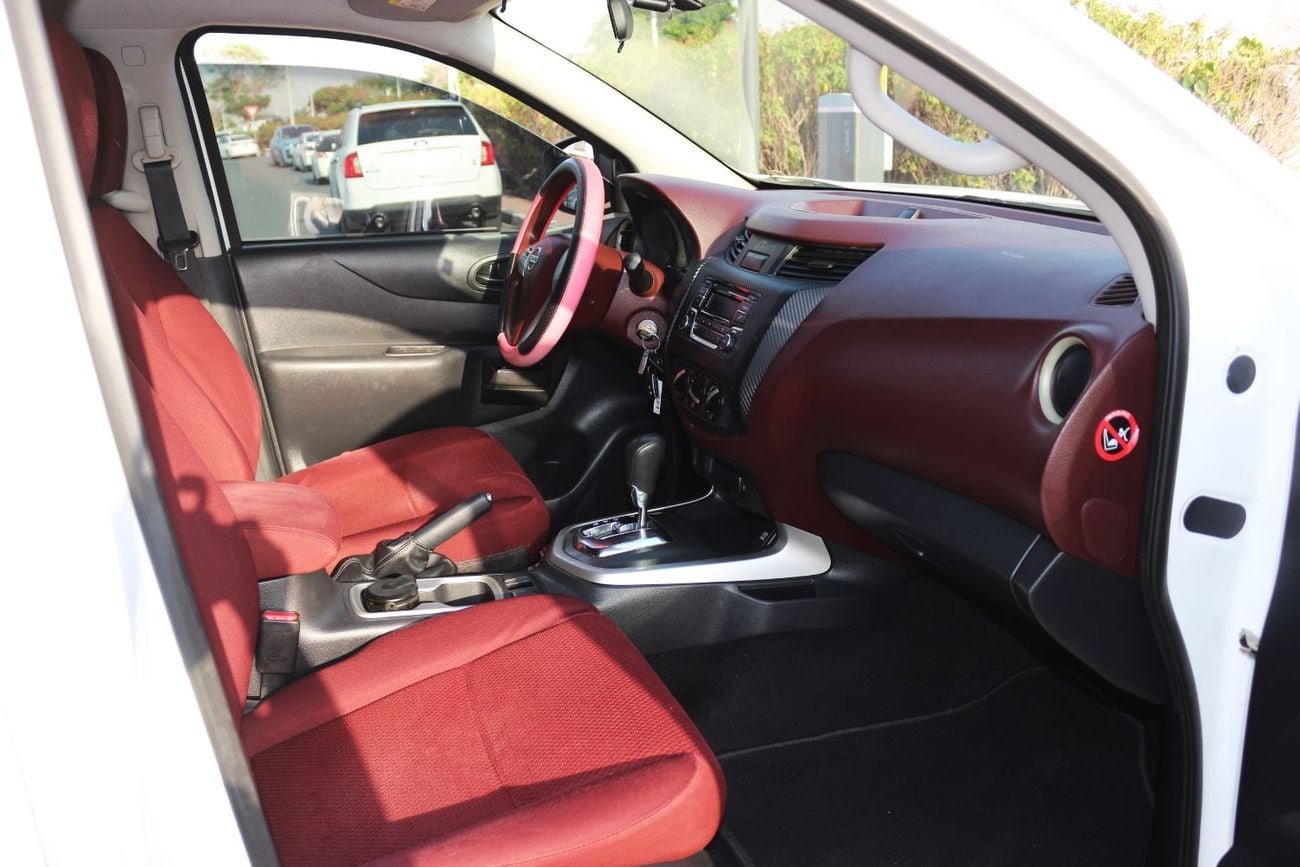 Nissan Navara G 2.5L 4WD A/T NISSAN NAVARA 2019 FULL AUTOMATIC GCC 4X2