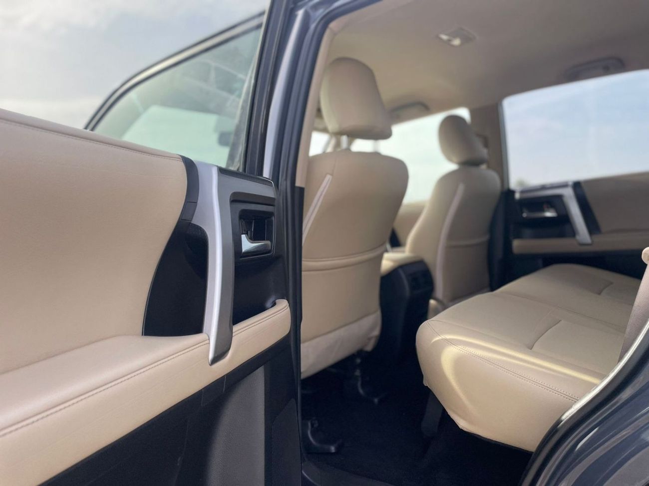 تويوتا Runner4 *Offer*2022 Toyota 4Runner SR5 Premium - 4x4 AWD - 4.0L V6 - New Color - -UAE PAS