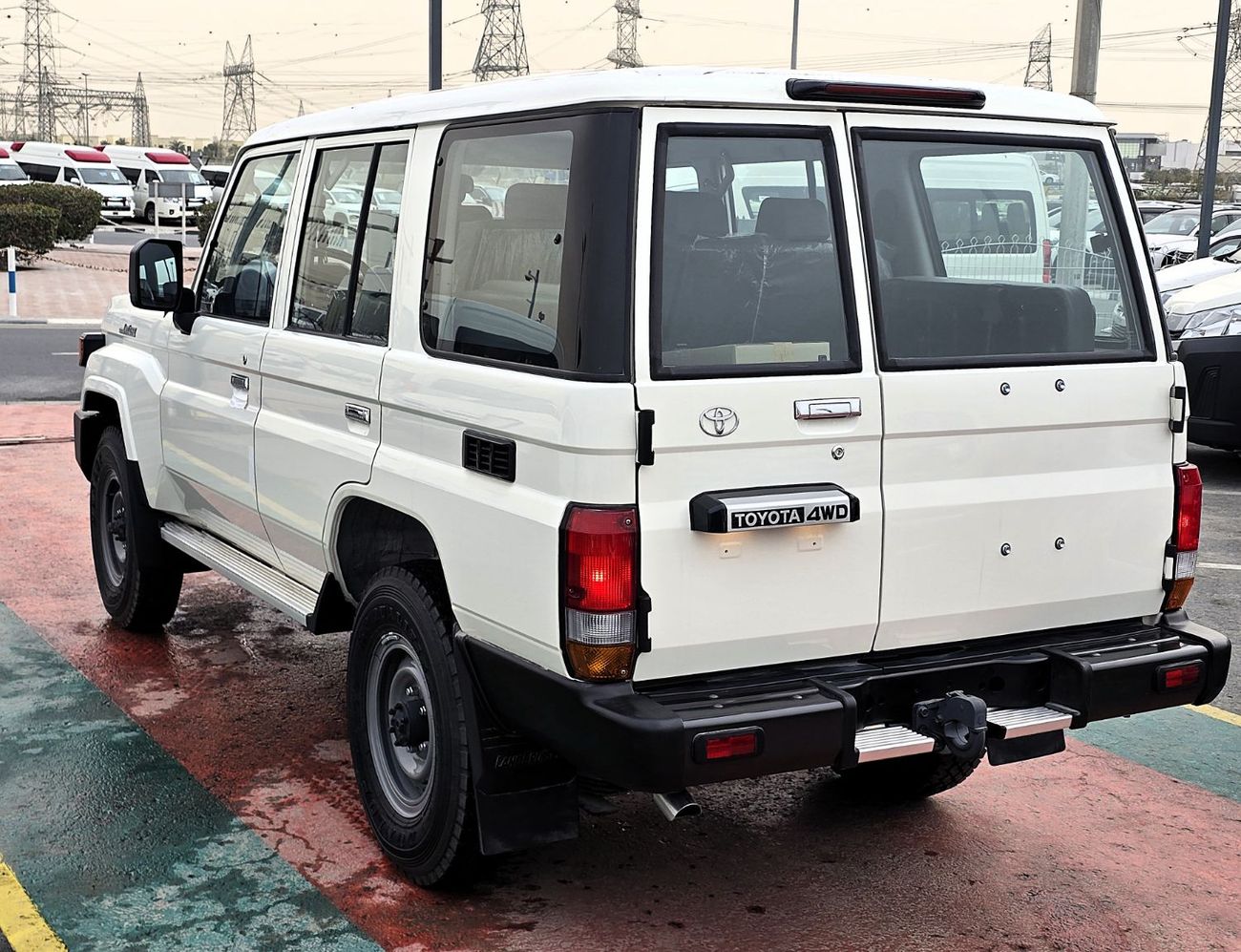 تويوتا لاند كروزر 70 Toyota Land Cruiser 76 4.2l M/T Diesel 4WD Whitout Def Lock , Fog light White Color 2025 Model