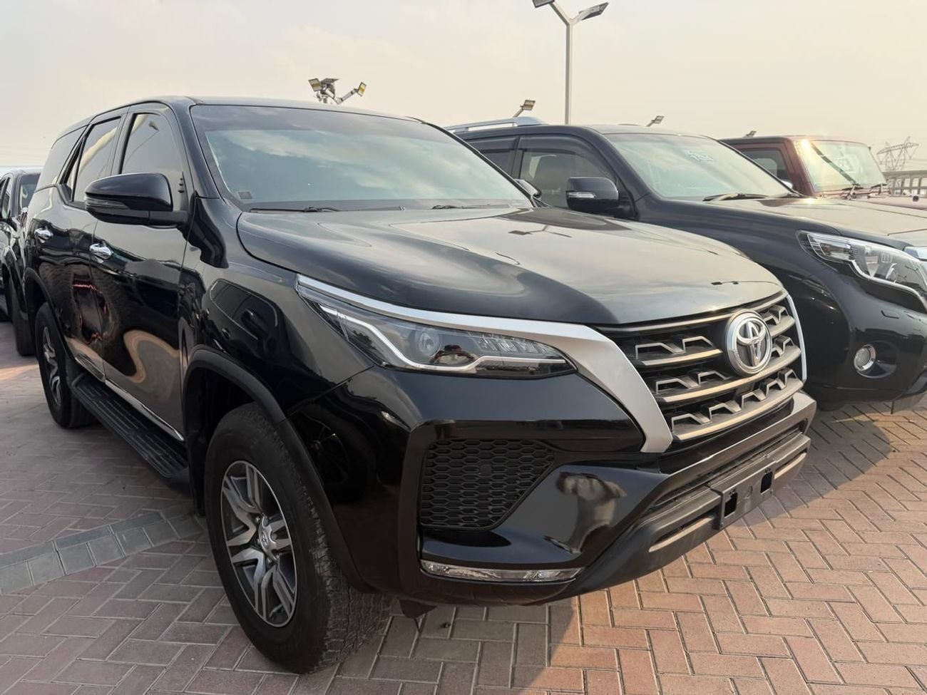 تويوتا فورتونر LHD-4WD-Petrol-2.7L-Automatic-V4 Cylinders-7 Seats-5 Doors