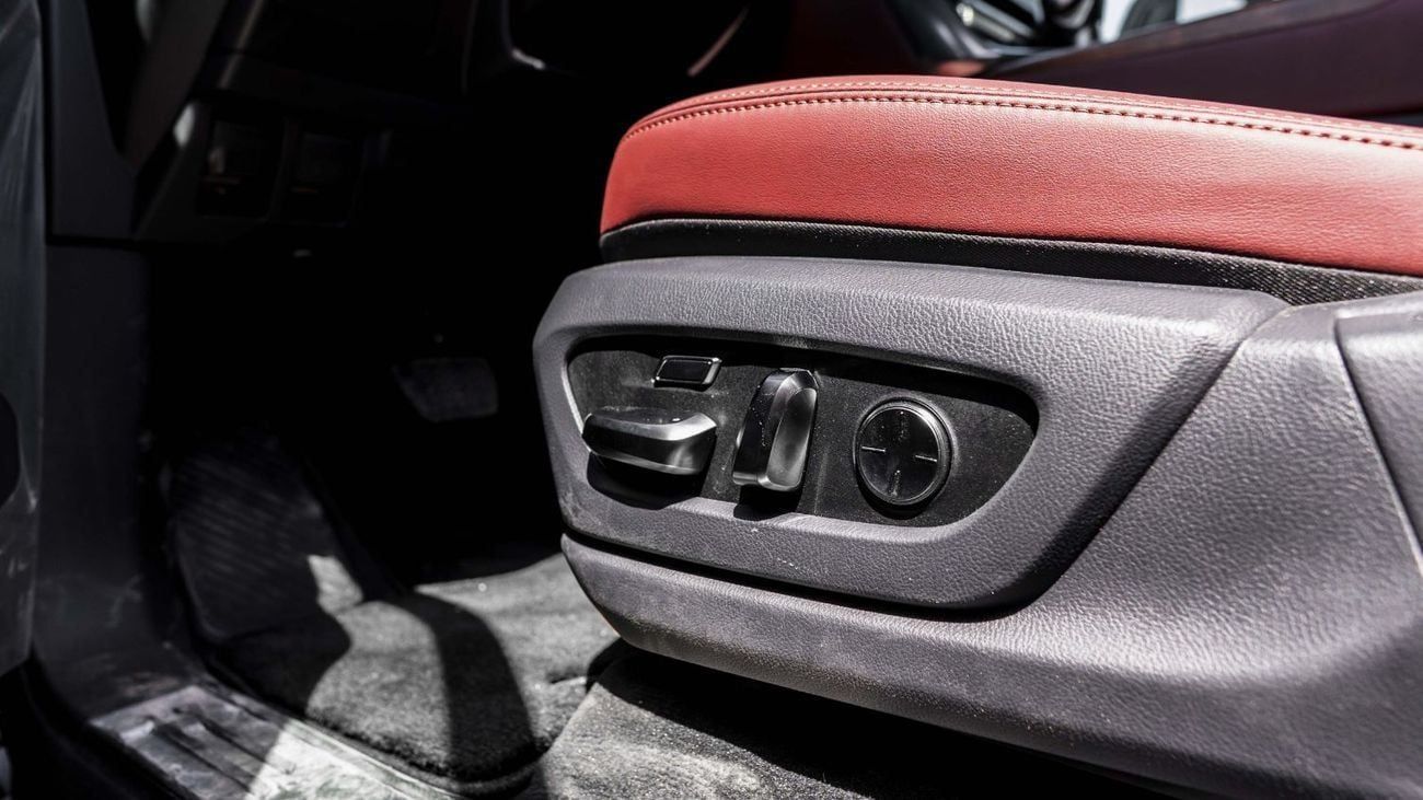 لكزس LX 600 2025 Lexus LX600 Signature 3.5L AT Petrol (Black-Red) Wood Accent