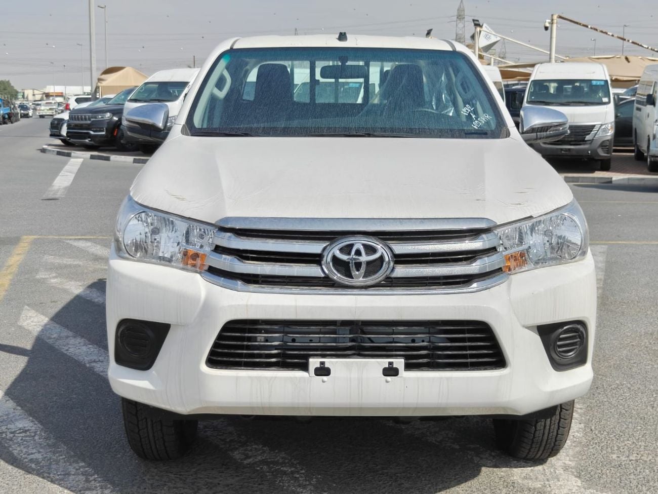 تويوتا هيلوكس 2026 Toyota Hilux white/red 2.4L diesel manual GCC spec mid option