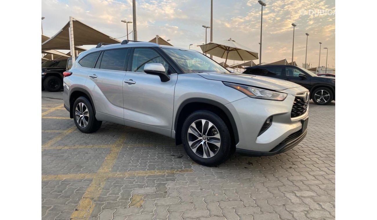 Used Toyota Highlander 2020 for sale in Sharjah - 563947