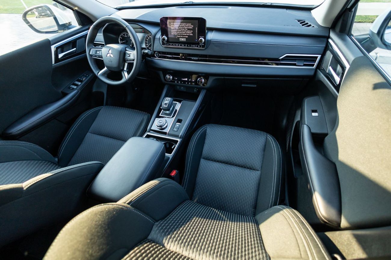 Mitsubishi Outlander GLX Basic 2.4L (7 Seater)