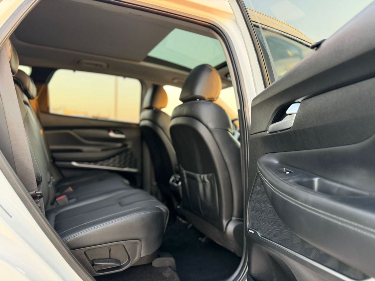 Hyundai Santa Fe SMART 2022 Hyundai Santa fe Limited 2.5L Turbo Full Option Panoramic View - Sensor & Radar With 360* CAM -