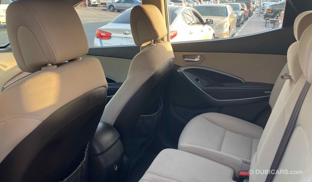 Hyundai Santa Fe خليجي 4*4 GCC