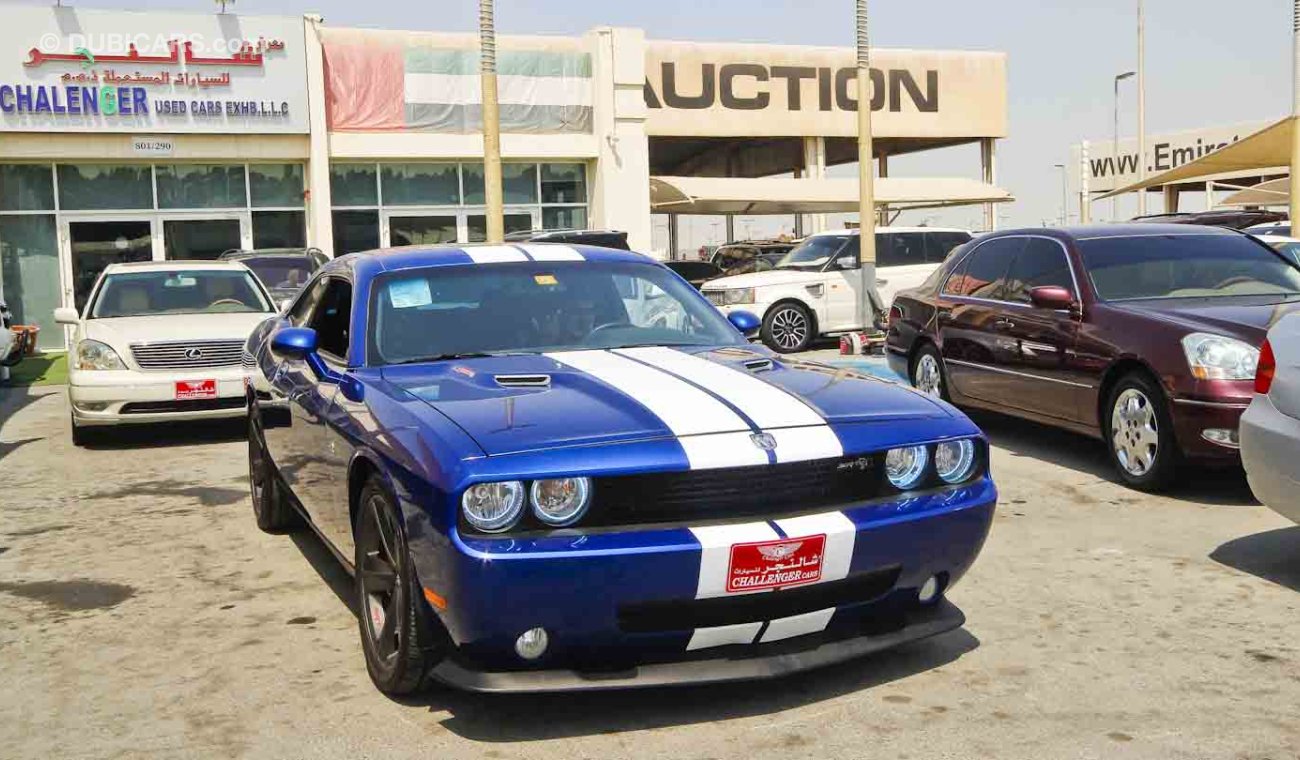 Dodge Challenger SRT 6.1 HEMI