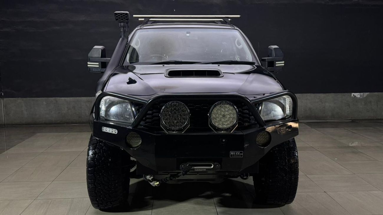 Toyota Hilux Diesel Engine 3000 CC ,Automatic Gear ,2015 Model ,Only For Export Available