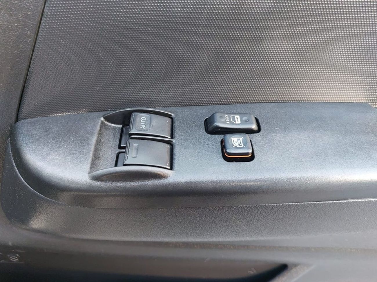 Toyota Hiace TOYOTA HIACE VAN RHD 2015 MODEL 3.0 L DIESEL AUTOMATIC(PM16901)