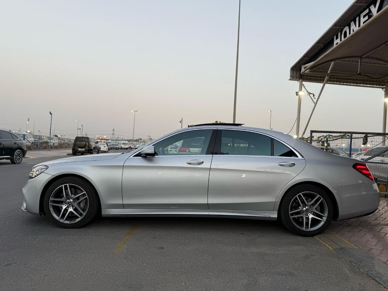 مرسيدس بنز S 560