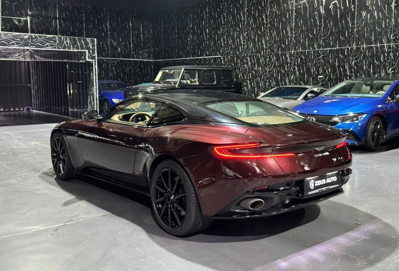 أستون مارتن DB11 STANDARD