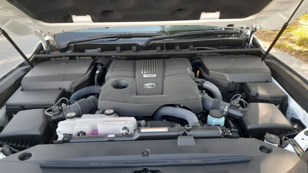 تويوتا لاند كروزر ZX FULL OPTIONS PETROL 7 SEATER TOP RANGE COMPLETE