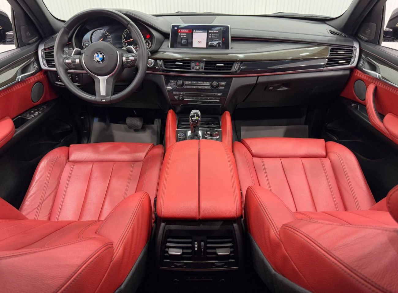 بي أم دبليو X6 50i M Sport 4.4L 2018 BMW X6 xDrive50i M-Kit, Warranty, Full BMW Service History, Low Kms, GCC