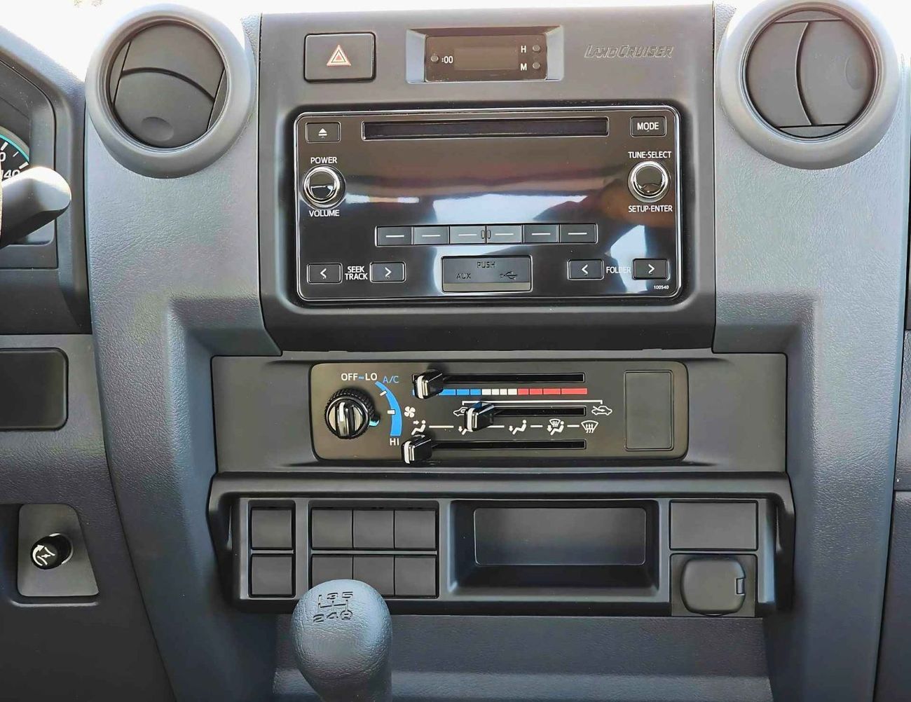 تويوتا لاند كروزر بيك آب LC79 / DOUBLE CABIN / 4.2L V6 DIESEL M/T / LEATHER SEATS / SNORKEL / MID OPTION / 4WD (CODE # 69033)