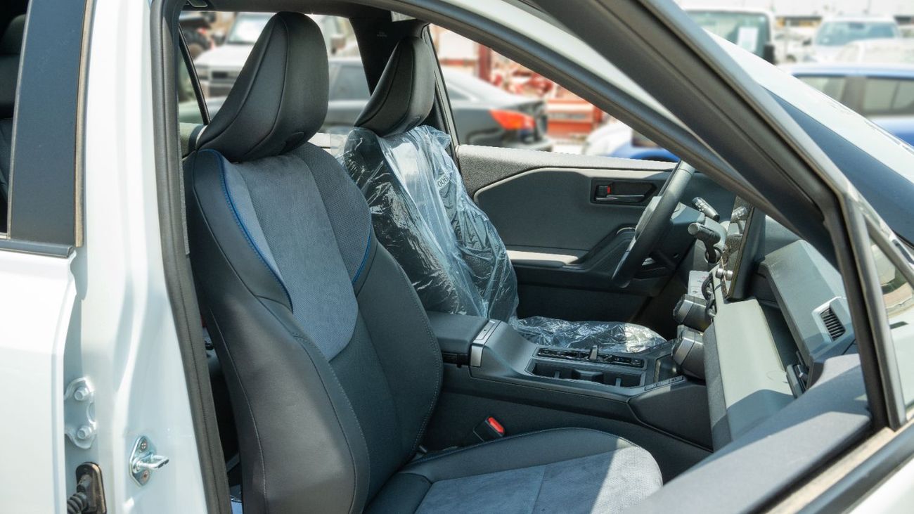 تويوتا راف ٤ 2026 Toyota Rav4 XSE 2.5L AT Hybrid (White-Black)