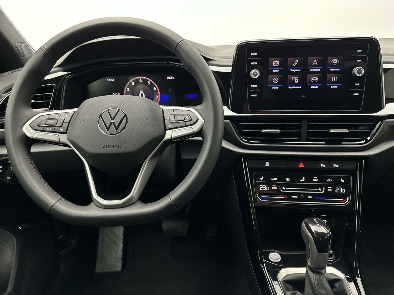 Volkswagen T-ROC Style 1.4L Style without Sunroof w/ Black Style (Ref#34595) / 27,100 AED SAVINGS from New Car