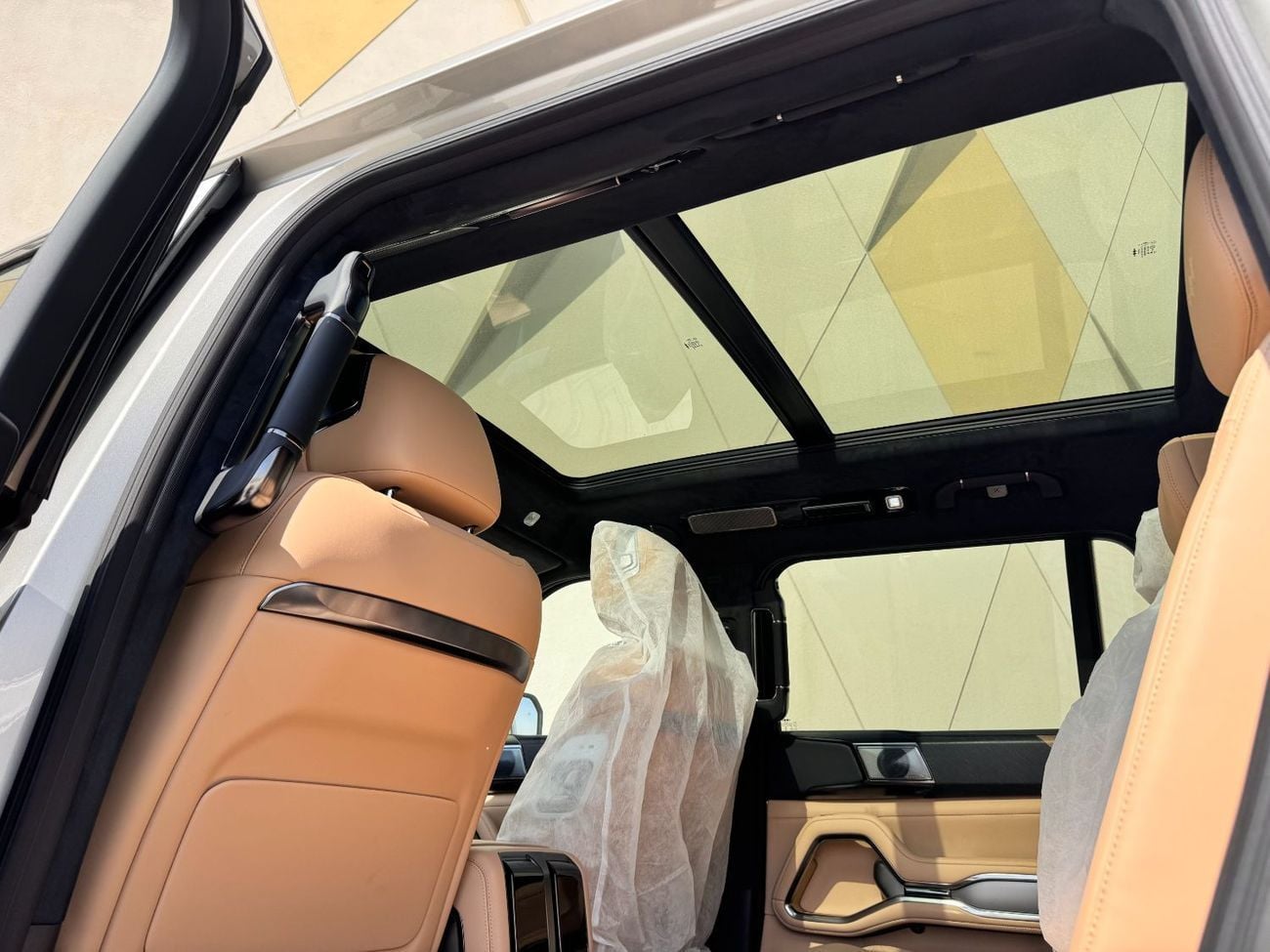 BYD Leopard 8 DELUX (NGCC) Smart and Brave Flagship Edition (7 Seats) - Electric Side Step -  2025 Brand New (Expo