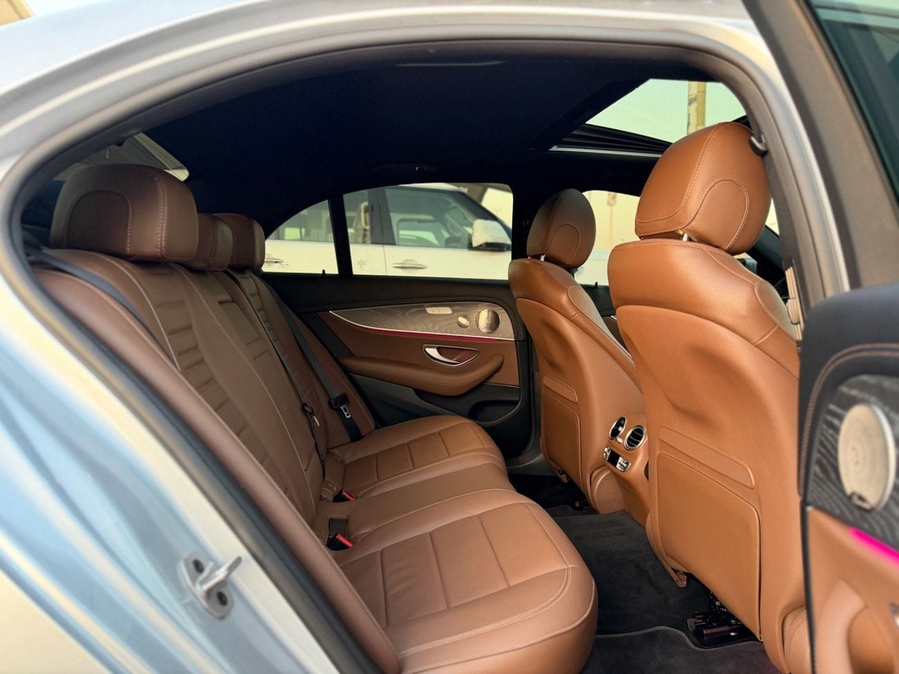 مرسيدس بنز E 350 4MATIC (NON GCC)