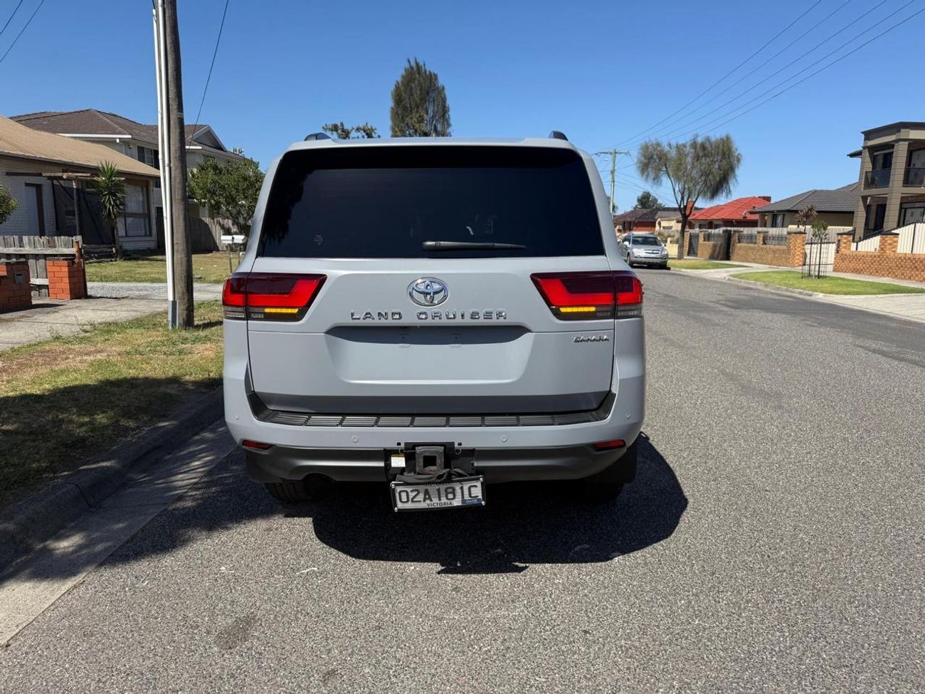 Toyota Land Cruiser DIESEL 3.3 LITER ,RIGHT HAND SAHARA ,BEIGE INTERIOR
