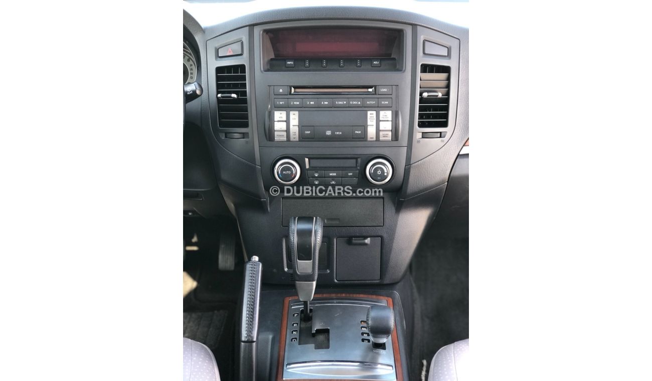 ميتسوبيشي باجيرو موديل 2008 خليجي فل مواصفات كراسي جلد ومثبت سرعه وتحكم كهربي كامل ونظام صوت ممتاز وكاميرا خلفيه