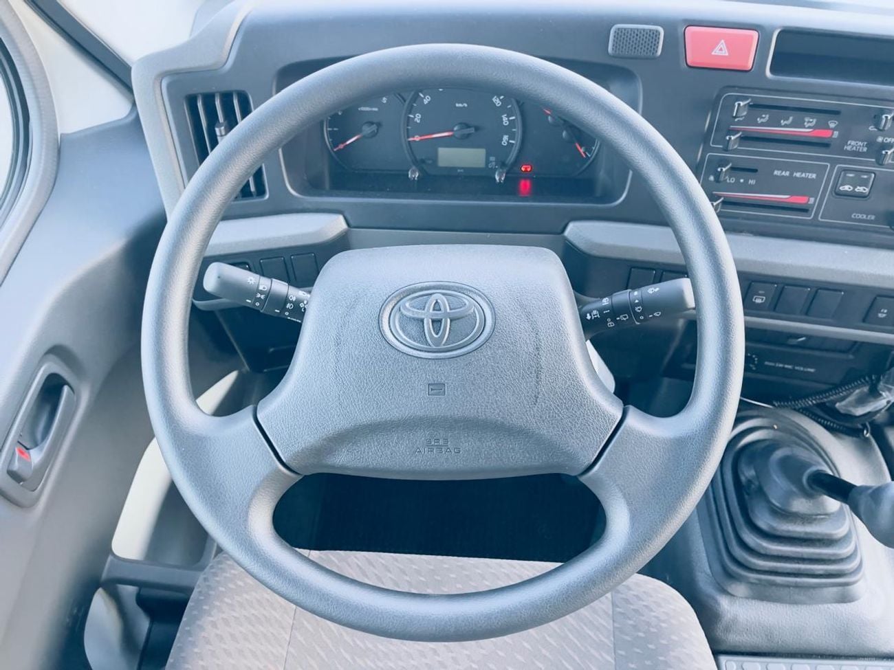 Toyota Coaster toyota coaster 4.0l 2025   23 seater 3 BELT