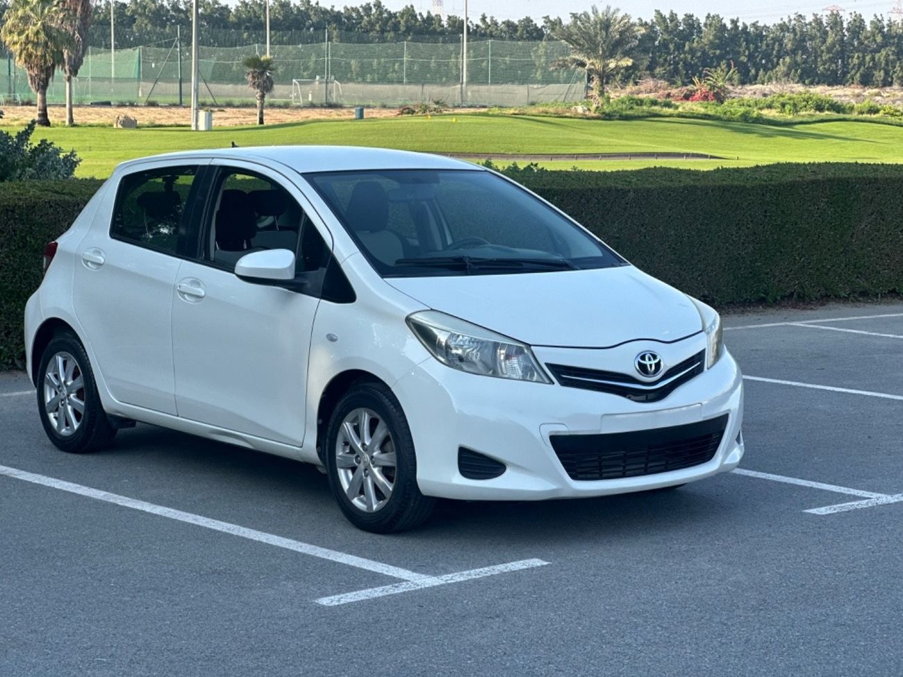 تويوتا يارس موديل 2014 خليجي حاله ممتازه جداا من الداخل والخارج