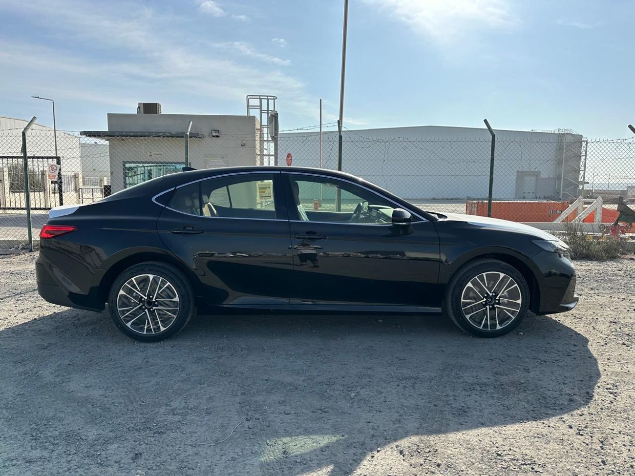 تويوتا كامري 2.5 GLE - PETROL - RADAR - JBL- ELECTRIC SEAT - MONITOR - MODEL 2026