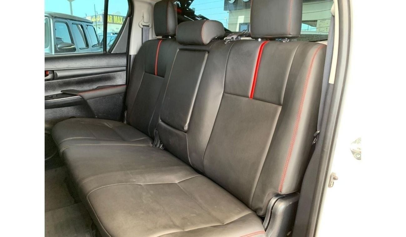 تويوتا هيلوكس SR5