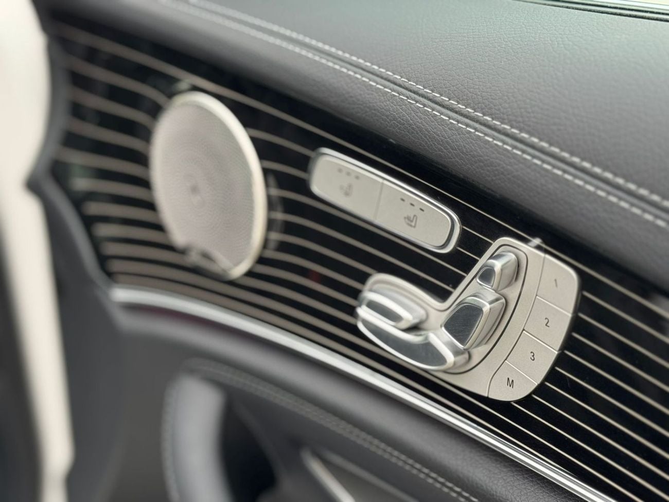 مرسيدس بنز E 450 PREMIUM PLUS MERCEDES  E450 hybrid 2022 full option best price!!!!
