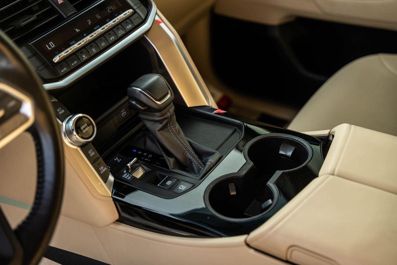 Toyota Land Cruiser EXR 4.0L V6 Agency Warranty Full Service History GCC